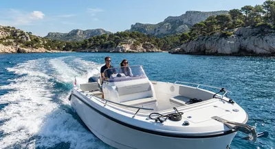 Bateau moteur